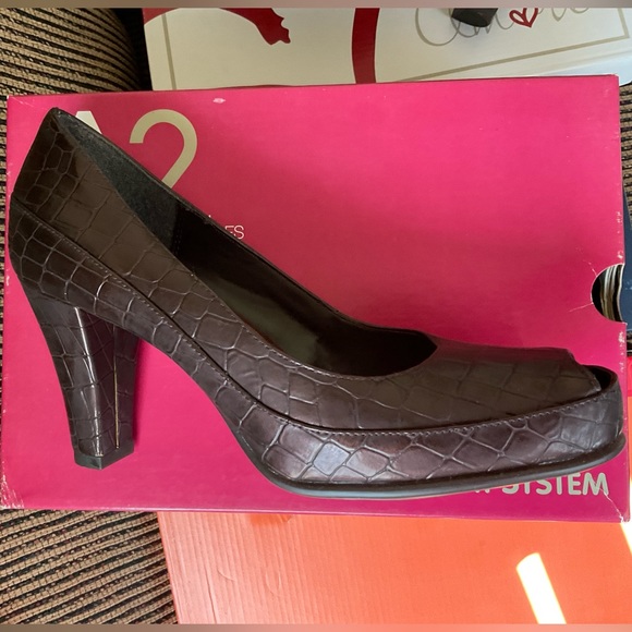 New In Box. Women’s Aerosole Brown Crocodile Comfort Heels Size 9 - Picture 7 of 7